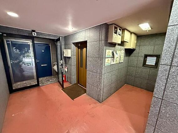 エントランスホ...