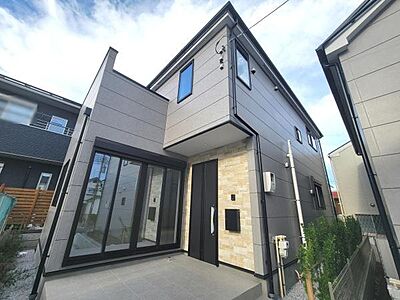 外観:シャープなラインが際立つ外観デザインです。 外観:シャープなラインが際立つ外観デザインです。