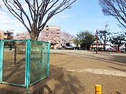 六会駅前公園まで322m、六会駅前公園