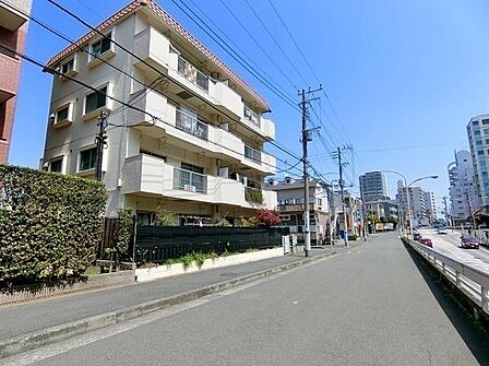 現地前面道路からの写真です。