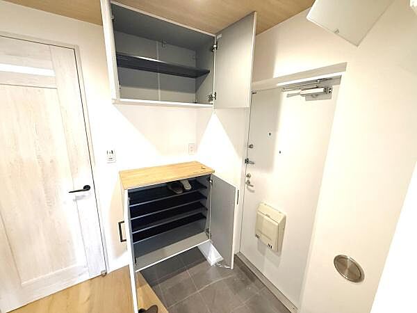 玄関を拡大表示