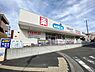 周辺：ウエルシア六会日大前駅東口店まで180m