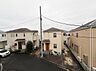 その他：現地からの眺望は周囲に戸建て住宅が立ち並ぶ落ち着いた街並みが広がっています。道路も整備されており清潔感のある住環境が印象的です。居住エリアの様子をしっかりと感じられる眺めです。