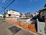 その他：前面道路がしっかり舗装されており周囲には落ち着いた住宅が並んでいます。車の出入りもしやすい広さが確保されています。