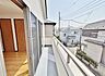 バルコニー：日差しを遮るもののないバルコニー。