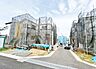 外観：右奥の物件。リビング横に6帖洋室（畳敷き）がある間取りです。(令和8年4月 撮影)