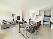 リビングイン階段を採用。コミュニケーション動線に配慮しました。※現況の物件写真にＣＧによる画像処理済