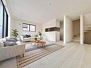 南東向きで陽当たりの良いリビングを2階に設けた設計。※現況物件写真にCG画像処理済み