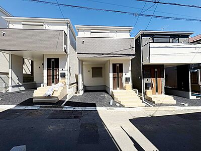 外観:【2号棟】中央が当物件。北浦和駅まで徒歩19分の立地。(令和8年9月撮影) 外観:【2号棟】中央が当物件。北浦和駅まで徒歩19分の立地。(令和8年9月撮影)