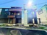 外観：賑わいから程よく離れた落ち着いた住環境。(令和8年10月撮影)