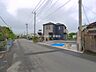 外観：前面道路含む現地