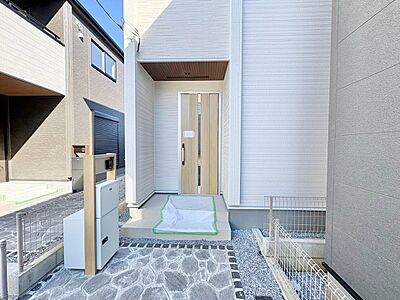 外観:優しい色合いの外観はどの年代の方からも愛されるデザイン。 外観:優しい色合いの外観はどの年代の方からも愛されるデザイン。