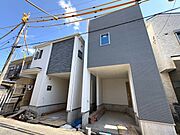 雨や風、雪などから車を守ってくれるビルトインガレージを採用。(令和8年8月 撮影)