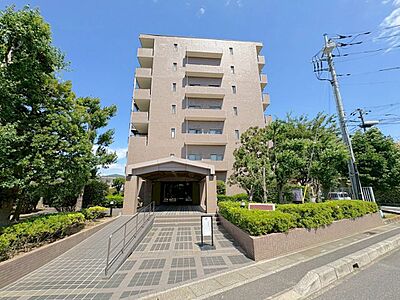 外観:総戸数84戸、9階建て8階部分のお住まい。眺望もの開放的なバルコニー付き。 外観:総戸数84戸、9階建て8階部分のお住まい。眺望もの開放的なバルコニー付き。