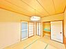 和室：心身を静かに満たす落ち着いた趣きの和室。