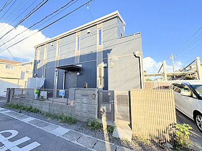 外観:岩槻駅まで徒歩17分、軽量鉄骨造りのお住まい。(令和8年8月撮影) 外観:岩槻駅まで徒歩17分、軽量鉄骨造りのお住まい。(令和8年8月撮影)