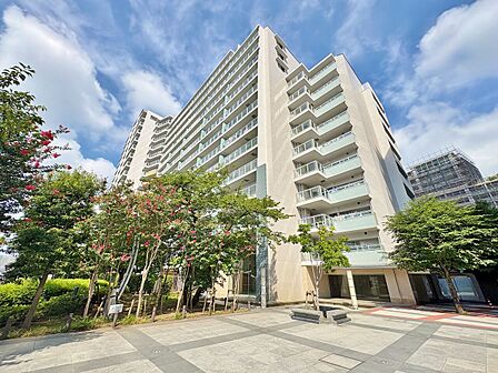 王子神谷駅徒歩17分。敷地内自走式駐車場100%完備。