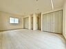寝室：二部屋に分けて個室にできる可変型空間です。
