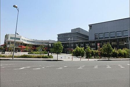 ウエスタ川越まで869m