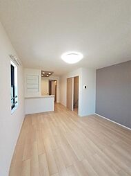 シータ・ガーデン 205 2階ワンルームのリビング/ダイニング