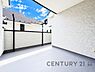 バルコニー：【Balcony】  青い空をつかめそうなほど、雄大な景色が広がるバルコニー。太陽の恵みを一気に受けた明るくあたたかいお住まい。