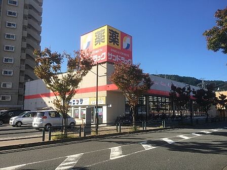 サンドラッグ高槻上牧店まで722m