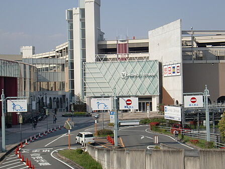フレンドマートMOMOテラス店まで728m