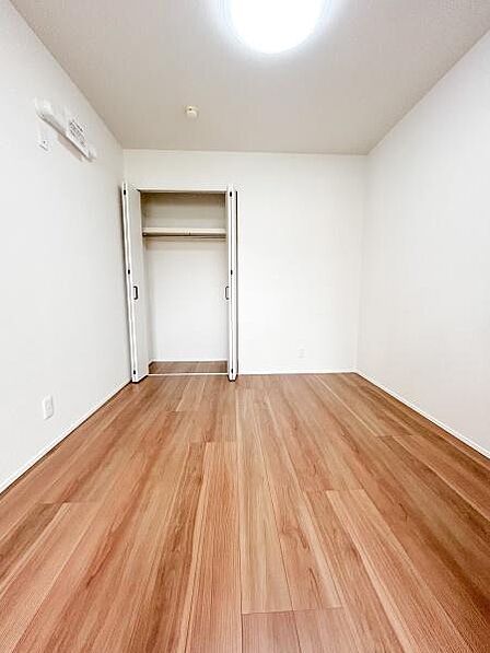 【同社施工例】現在リフォーム中の物件ですが、現地にて棟内の雰囲気や周辺環境をご確認いただけるほか、同社施工のリフォーム済みのお部屋もご覧いただけます。完成前もぜひお気軽にお問合せください♪