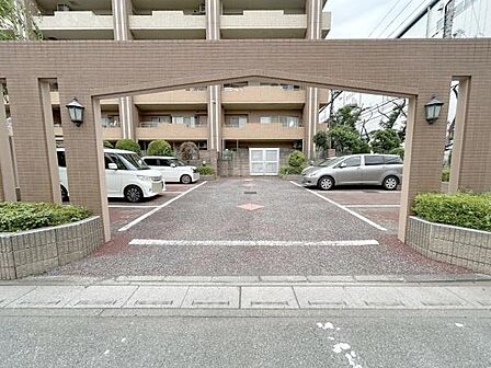 マンション敷地入り口です。