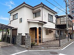 居住者の利用がメインの生活道路に面した戸建です。