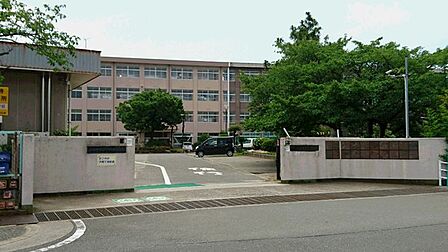 加古川市立平岡東小学校まで1300m