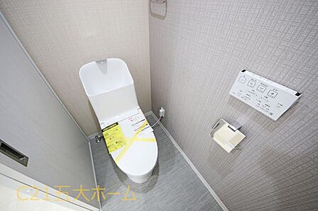 トイレは毎日頻繁に利用する場所だからこそ、快適に使っていただけるよう機能的な温水洗浄便座を採用しています。