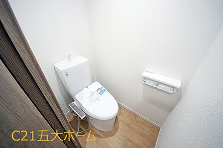 トイレは毎日頻繁に利用する場所だからこそ、快適に使っていただけるよう機能的な温水洗浄便座を採用しています。