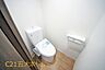 トイレ：トイレは毎日頻繁に利用する場所だからこそ、快適に使っていただけるよう機能的な温水洗浄便座を採用しています。