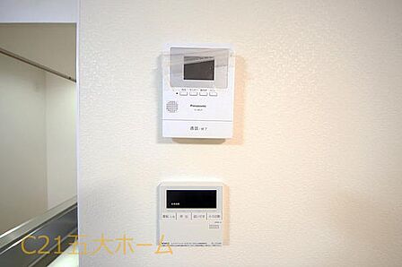 来客者の顔が確認できるＴＶモニター付きインターホンがあるので、お子様のお留守番の時にも安心です。