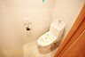 トイレ：トイレは毎日頻繁に利用する場所だからこそ、快適に使っていただけるよう機能的な温水洗浄便座を採用しています。