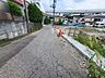 外観：北東側道路　側溝整備済み