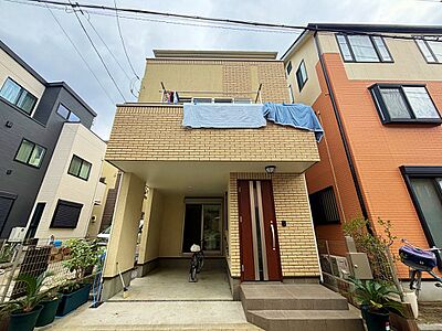 外観：川口市から利便性の高いこの立地に佇む3階建、2019年築の築浅物件です。