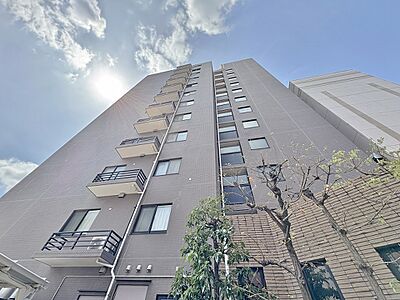 外観：3路線2駅利用可能。【総戸数122戸のビッグコミュニティー。南東・8階部分につき眺望・日当たり良好。