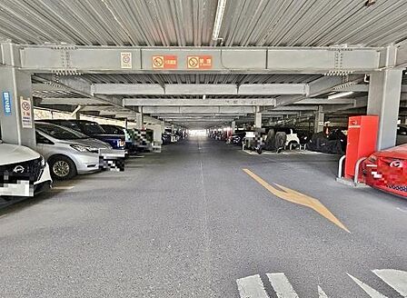 駐車場は自走式となっており、1住戸につき1台駐車が可能となっております。これならサイズの大きい車でも気にせず停められそうですね。