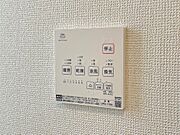 ～浴室換気乾燥機～雨の日のお洗濯物に大活躍する浴室換気乾燥機。冷暖房機能も付いていますのでヒートショック対策や真夏の入浴にも最適に対応可能です。
