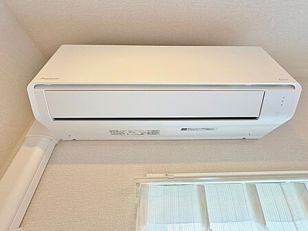 新しい暮らしを快適にスタートできるエアコンを設置済み。引っ越し当日から室温を心地よくコントロールでき、季節を問わず快適でリラックスできる空間をすぐに作れます。