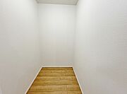 WalkInCL。独立しているので、ちょっとした着替え部屋のように使用可能です。