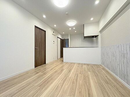 無駄のないスクエアなレイアウトで、大型家具も自在に配置快適。大切なペットと一緒に、ゆったりと寛げる優しい設計が自慢です。※掲載写真はAIによる画像加工を施しています。