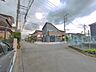 外観：前面道路含む現地