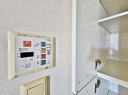 便利な浴室暖房換気乾燥機です。衣服を干したり、寒い日はお風呂に入る前に暖めるなど、様々活用できます。