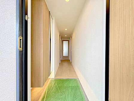 室内の家具・小物等はディスプレイ用です。