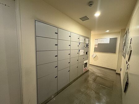 宅配ボックスがあれば、普段の荷物の受け取りの煩わしさや忙しい日にも24時間対応できて嬉しい設備ですね。