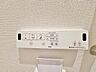 トイレ：日本を訪れた外国の方で「使ってみて驚いた」と仰る方の多い、ウォシュレット。おしりを優しく洗ってくれるだけではなく、パワー脱臭機能なども備え、快適な空間を創出する機能もございます。