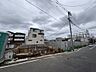 外観：幅員6ｍ以上の道路。これからどのような家が建つか。